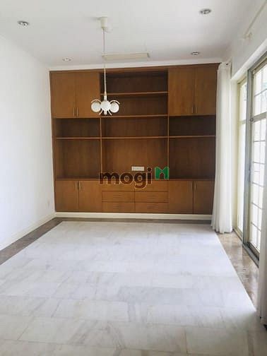 Hình ảnh Cho thuê biệt thự sân vườn Thảo Điền - Khuôn viên 800m2