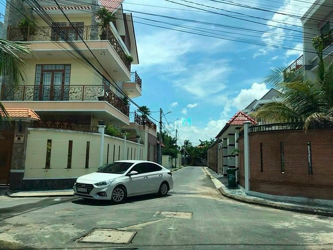 Hình ảnh Bán đất 10x33=330m2 đất xây biệt thự ngay đường 102 P Tăng Nhơn Phú A
