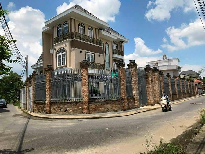 Hình ảnh Bán đất 10x33=330m2 đất xây biệt thự ngay đường 102 P Tăng Nhơn Phú A