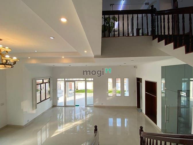 Hình ảnh B. thự TĐ sân rộng bao la 400m2 4PN - CHỈ 40TR - rẻ nhất quận 2
