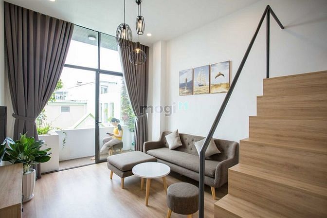 Hình ảnh Mb6623 nạp rút nhanh chóng gác lửng hiện đại gần cầu sông Hàn - A257
