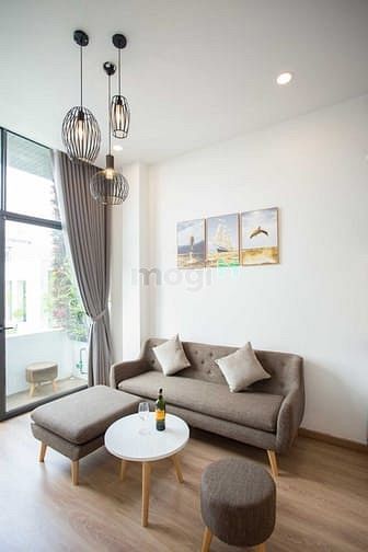 Hình ảnh Mb6623 nạp rút nhanh chóng gác lửng hiện đại gần cầu sông Hàn - A257