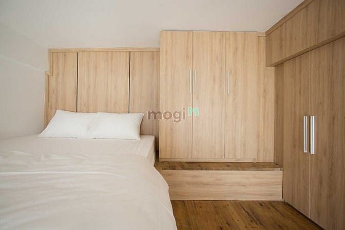 Hình ảnh Mb6623 nạp rút nhanh chóng gác lửng hiện đại gần cầu sông Hàn - A257
