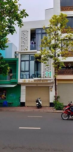 Hình ảnh Cho thuê nhà Đồng Đen, Quận Tân Bình, 3*10m, 1 trệt 2 lầu, st.