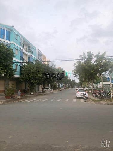 Hình ảnh Bán gấp lô Đất vị trí đắc địa ngay Công Viên, KDC sầm uất