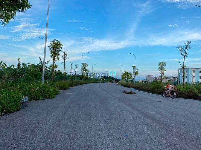 Hình ảnh Bán đất đấu giá cự khối, đường 25m , view hồ điều hòa