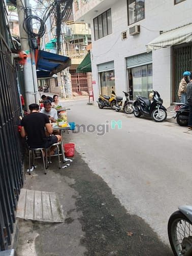 Hình ảnh Nhà cho thuê gần CÔNG VIÊN Lê Thị Riêng đường CMT8 quận tân bình