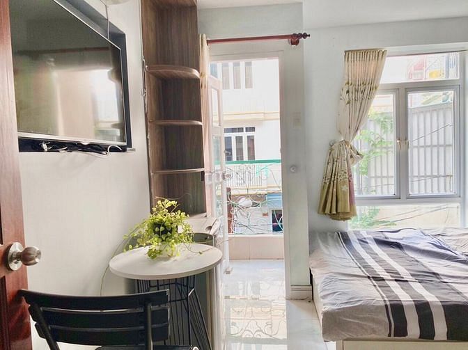 Hình ảnh BAN CÔNG giá BÈO BỌT_Studio có nthất_Vòng xoay Phù Đổng_CMT8_cv 23/9