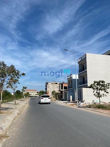 Hình ảnh Sang lại lô kế góc 8x20m thổ cư 100%, cách Aeon 10 phút