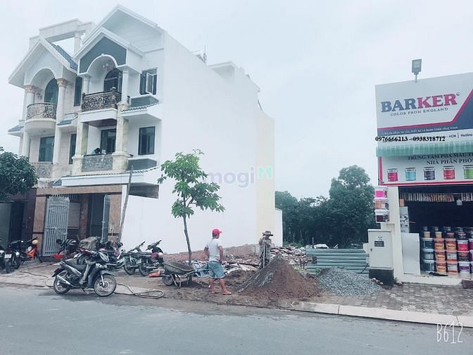 Hình ảnh Gia đình tôi cần bán lô Đất Thổ Cư 100 %- ngay chợ LVQ