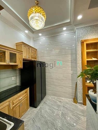 Hình ảnh Cho thuê nguyên căn 35C Hoàng Hoa Thám, Phường 12, Tân Bình.