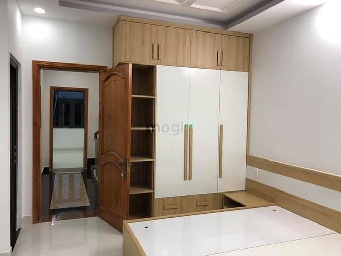 Hình ảnh cho thuê nhà biệt thự góc 2MT hẻm 215A Phan Đình Phùng. DTSD 250m2