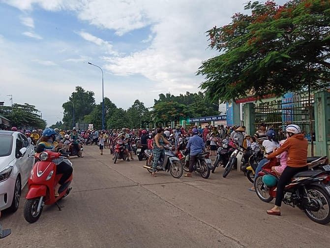 Hình ảnh KẸT TIỀN BÁN GẤP đất mặt tiền chợ