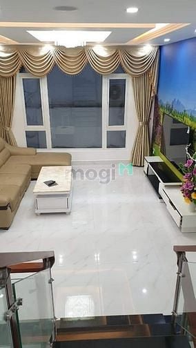 Hình ảnh Cho thuê nhà MT Cộng Hòa DT: 5x30m 1 trệt 3 lầu