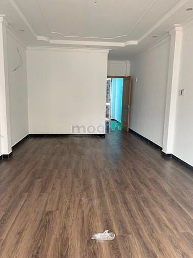 Hình ảnh cho thuê nhà nguyên căn 68A Hoàng Việt, P4, Tân Bình. dtsd 300m2