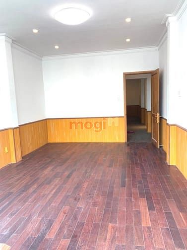 Hình ảnh cho thuê nhà nguyên căn 68A Hoàng Việt, P4, Tân Bình. dtsd 300m2