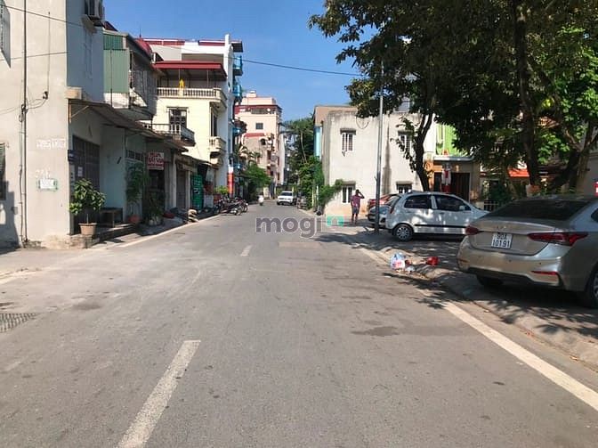 Hình ảnh Bán gấp lô đất 35,5m 3 mặt thoáng đường 10m giá 2,8 tỷ Gia Thụy