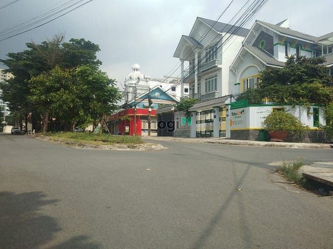 Hình ảnh Bán nền đất Biệt Thự ngay UBND Quận 9 ( ngang 12,6 x20m )
