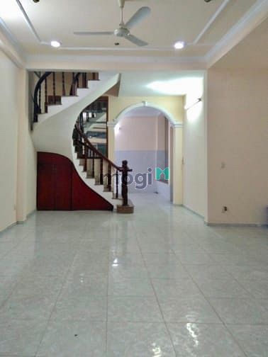 Hình ảnh Cho thuê nhà 450 Cách Mạng Tháng Tám, phường 11, quận 3