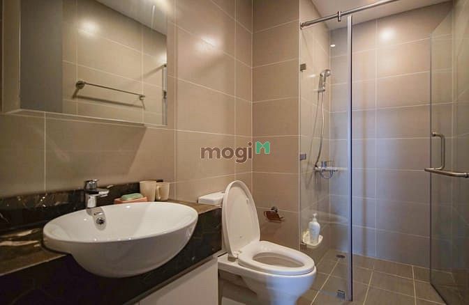 Hình ảnh Cho thuê chung cư The Gold View Q4, 2PN, 90m2, view hồ bơi, tầng cao