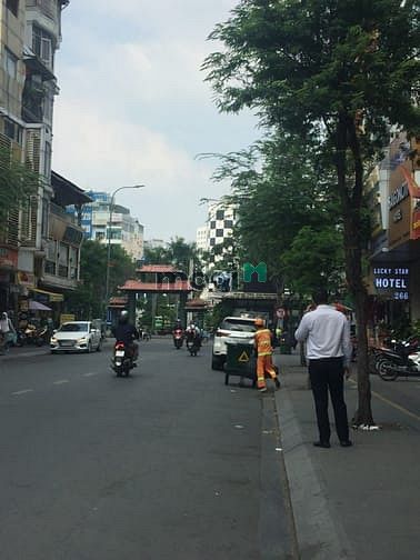 Hình ảnh Cho thuê khách sạn đường Đề Thám, Quận 1 có 24 phòng full nội thất KD.