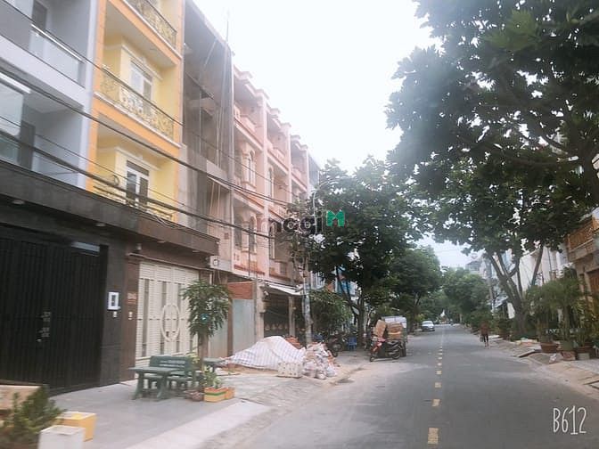 Hình ảnh Cần bán lại nền đất 90m2 nằm đối diện chợ Bà Hom Bình Tân
