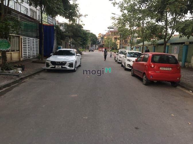 Hình ảnh Bán khẩn lô đất 77m tại khu giãn dân hồ Đắp Nếp đường 8m Tư Đình Long