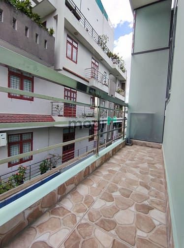Hình ảnh Cho thuê phòng có ban công máy lạnh gần Đầm Sen