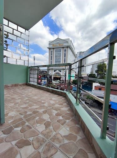Hình ảnh Cho thuê phòng có ban công máy lạnh gần Đầm Sen