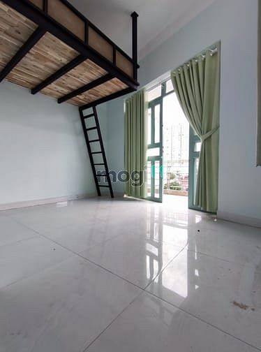 Hình ảnh Cho thuê phòng có ban công máy lạnh gần Đầm Sen