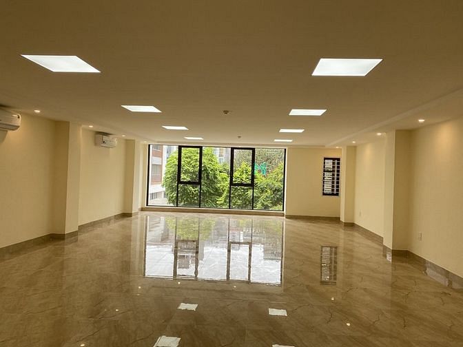 Hình ảnh Cho thuê nhà mp Lạc long quân 100m2x5T chỉ 30tr