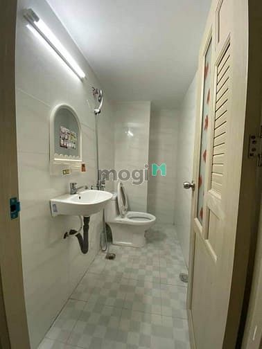 Hình ảnh Cho Thuê Căn Hộ Giá Rẻ Quận Tân Bình 28M2 Ban Công Có Gác Phòng MỚI100