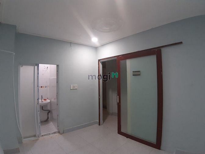 Hình ảnh Giá 2.3tr phòng máy lạnh kệ bếp Q.7