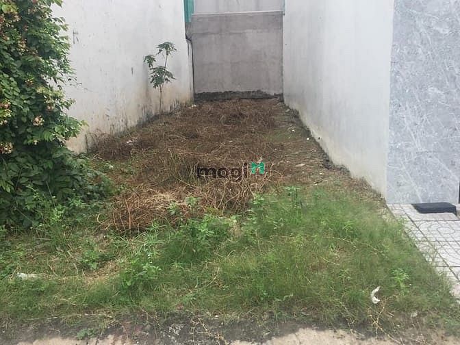 Hình ảnh C/c sang gấp lô đất MT Nguyễn Xuân Phụng,p2,q6,ShR giá 2.2tỷ.