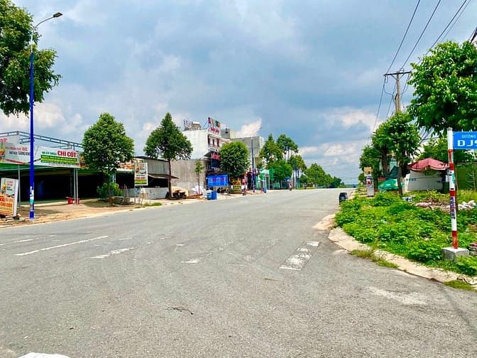 Hình ảnh Vợ chồng già kẹt tiền cần bán 600m2 đất trước mặt chợ Bình Dương, SHR