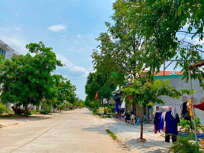 Hình ảnh Bán ko qua MG lô đất 330m2 ngay TT hành chính BD, dân cư đông, SHR