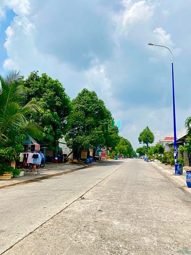 Hình ảnh Kẹt vốn bán 3 lô đất ở thổ cư 100%, dân đông, đường lớn ô tô quay đầu