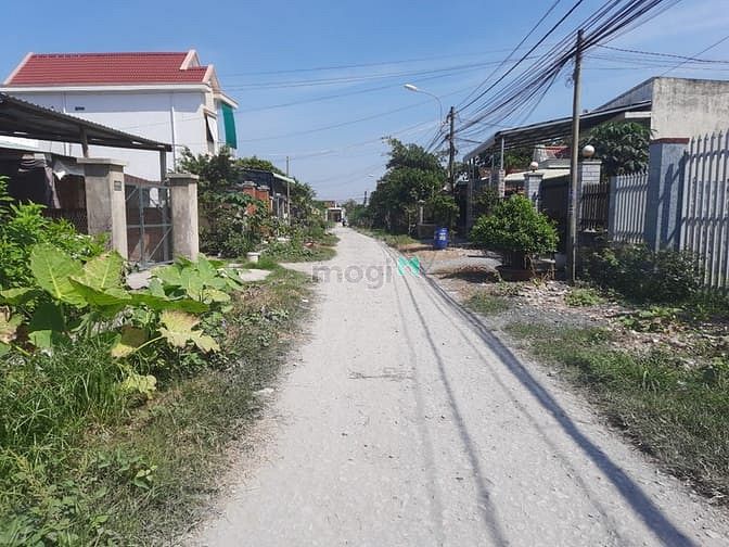 Hình ảnh Chính chủ gửi bán 215m2 đất thổ cư gần chợ Hóc Môn, sổ hồng riêng