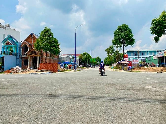 Hình ảnh Kẹt vốn bán 3 lô đất ở thổ cư 100%, dân đông, đường lớn ô tô quay đầu