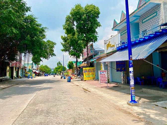 Hình ảnh Kẹt vốn bán 3 lô đất ở thổ cư 100%, dân đông, đường lớn ô tô quay đầu