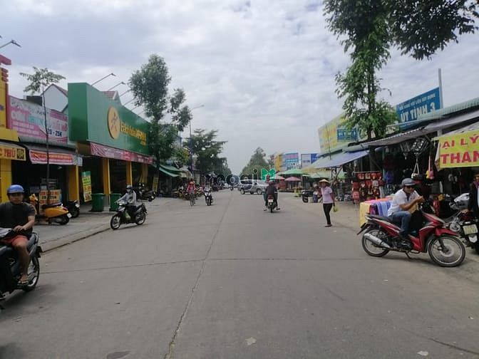 Hình ảnh Kẹt vốn bán 3 lô đất ở thổ cư 100%, dân đông, đường lớn ô tô quay đầu