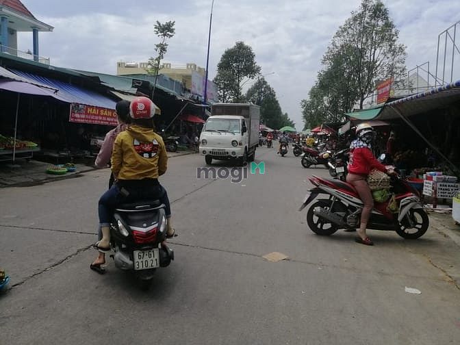 Hình ảnh Kẹt vốn bán 3 lô đất ở thổ cư 100%, dân đông, đường lớn ô tô quay đầu