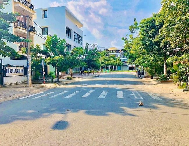 Hình ảnh Do kẹt tiền bán gấp Võ Văn Vân chỉ có 2.8 tỷ ở Phạm Văn Hai có sổ sẵn
