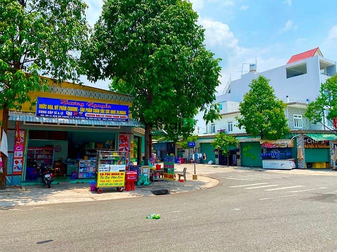 Hình ảnh Kẹt tiền bán gấp miếng đất 300m2 (12x25m) đối diện chợ, dân cư đông