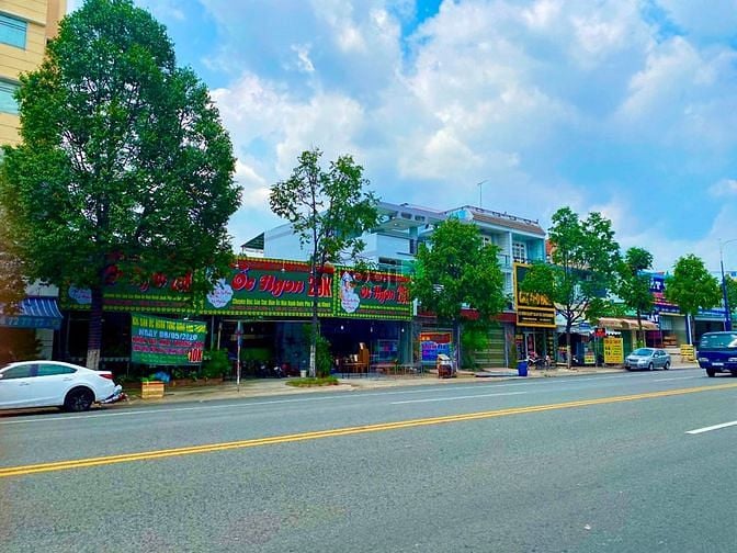 Hình ảnh Kẹt tiền bán gấp miếng đất 300m2 (12x25m) đối diện chợ, dân cư đông