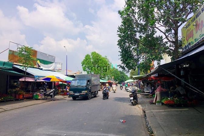 Hình ảnh Kẹt tiền bán gấp miếng đất 300m2 (12x25m) đối diện chợ, dân cư đông