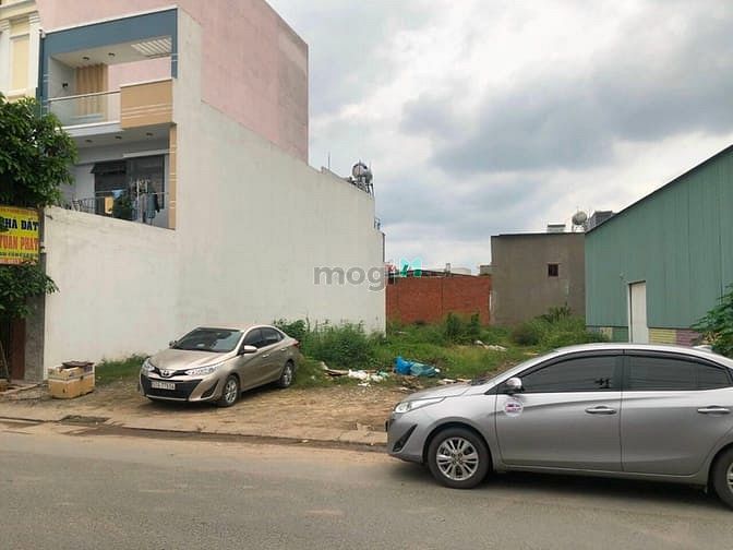 Hình ảnh Bán đất MT Đồng Đen,P14, Tân Bình,sổ riêng sang tên ngay,Giá chỉ 1.8tỷ