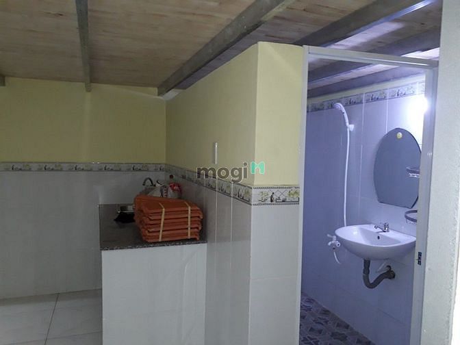 Hình ảnh nhà nguyên căn 1 trệt 1 lửng sau trường ĐH công nghiệp tpham