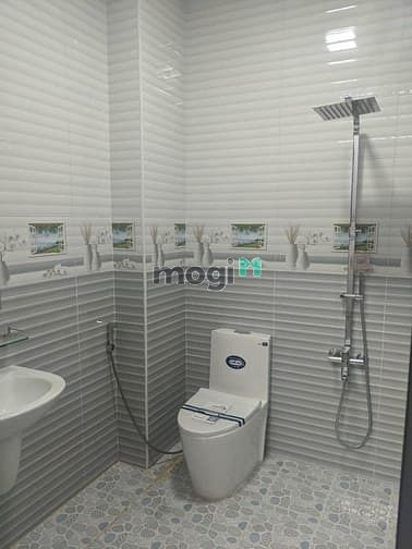 Hình ảnh Nhà phố có diện tích 4 m x 11 m đúc suốt 1 tấm