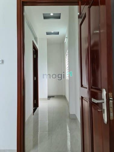 Hình ảnh Nhà phố có diện tích 4 m x 11 m đúc suốt 1 tấm